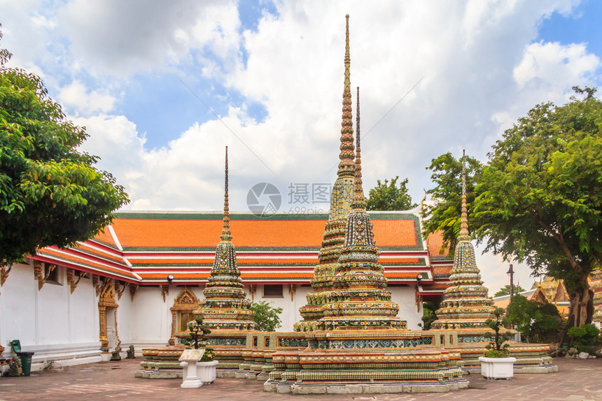 泰国曼谷WatPho的Stupas宗教的斜倚旅游图片