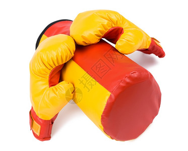 冲孔运动的儿童拳击工具包手套和打拳袋红色的图片