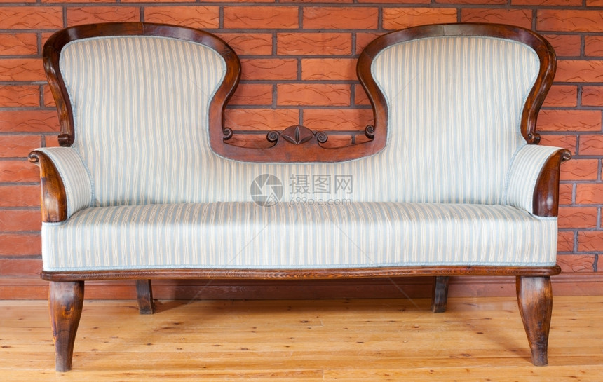 一种砖旧木制装饰的沙发手工做背着花哨家具图片