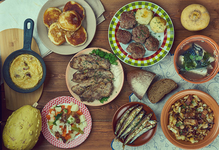 美食马克里尔索帕放瑞典自制烹饪传统各类菜盘顶视图图片