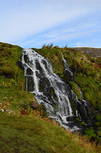 赫布里底群岛内在斯凯高地上漂流瀑布苏格兰人图片