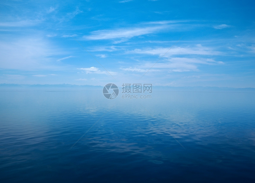 哈马尔南部巴基卡布赖特湖阳光明日水图片