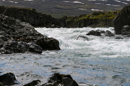 自然无数河流穿过石质景观冰岛背景图片