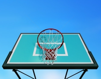 天空背景的篮球板积分子木图片