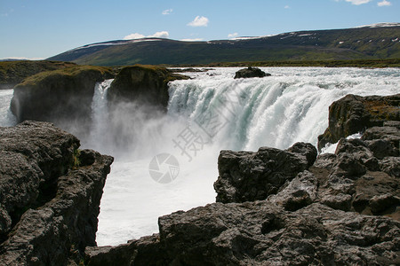 溪无限的连着一吨水圆瀑布电背景图片