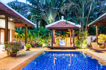 泰国普吉市热带别墅豪华水池花朵萨拉图片