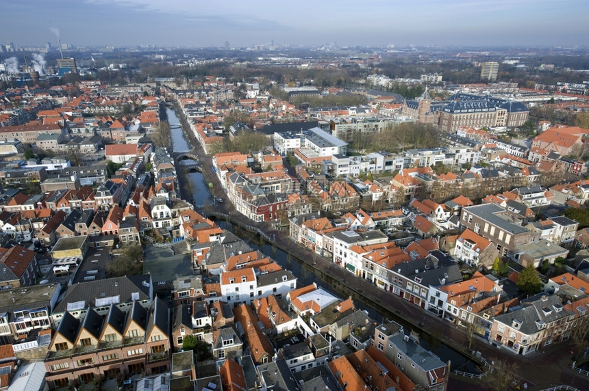 运河建筑物荷兰历史悠久的Delft大学城市荷兰德尔夫特从以上可见向海牙方看历史图片