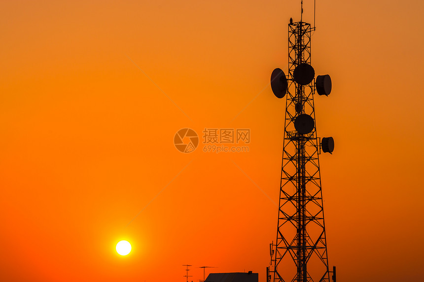 传送电讯塔结构日落的月光以浅影为背景电信阮詹图片