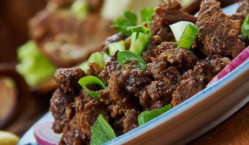 菜肴EasyCrispy蒙古牛肉烹饪亚洲传统菜类顶视新鲜的黄油背景图片