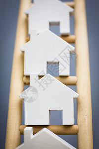 与木制层建模房屋的地产梯概念生活住宅代理人图片