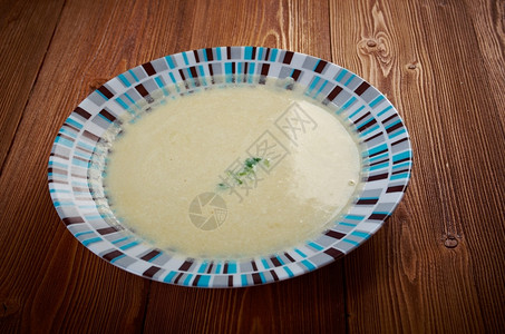 维希苏西传统的法国汤食家庭煮了海菜汤蔬奶油韭葱图片