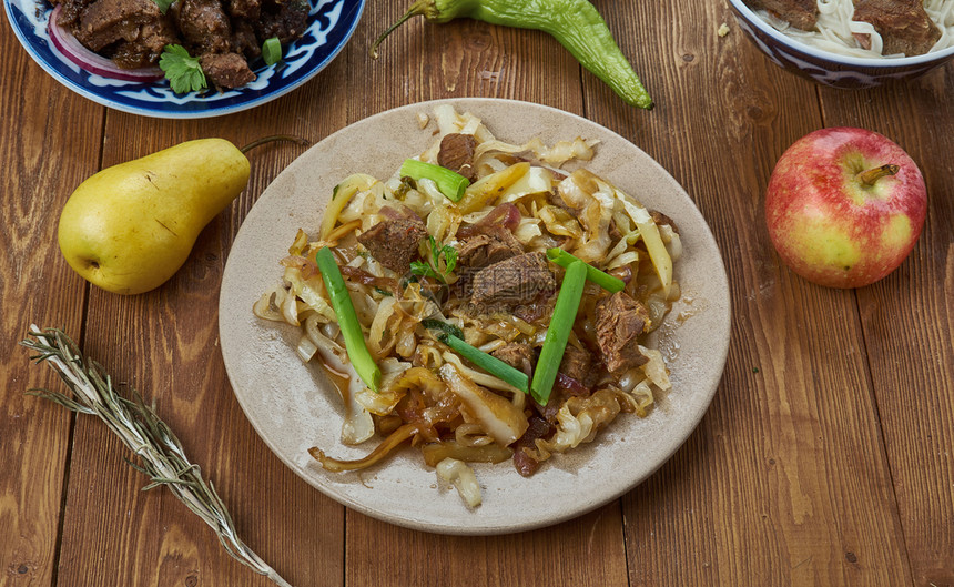 蒙古牛肉蛋卷烹饪亚洲传统菜类盘子顶视图新鲜的传统亚洲人图片