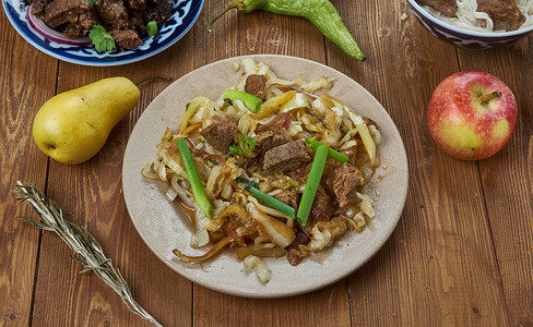 蒙古牛肉蛋卷烹饪亚洲传统菜类盘子顶视图新鲜的传统亚洲人图片