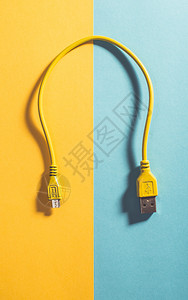 USB涂有黄色单的电缆转移插头绳索图片