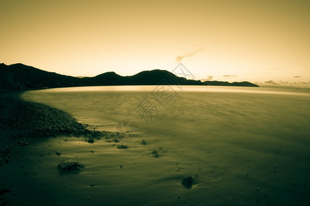 宁静的清晨海滩风景图片