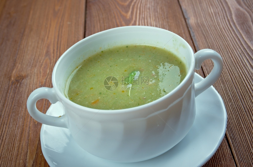 绿色汤开胃菜净化和光亮但很复杂的加仑水NHE是用来取代鱼量的图片