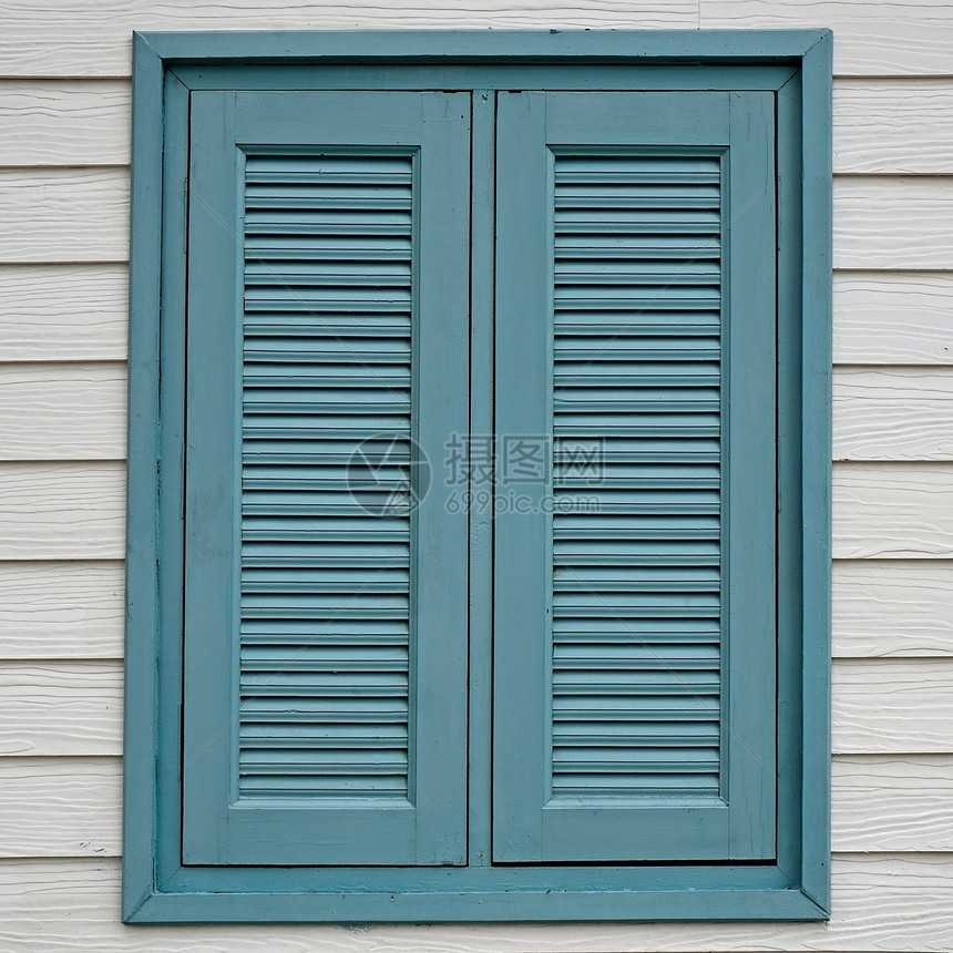 优质的蓝色木头白本底美丽的青木窗图片