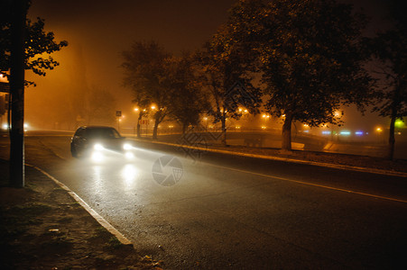 城市的车薄雾中夜色城市风景照片中雾城市风景图片