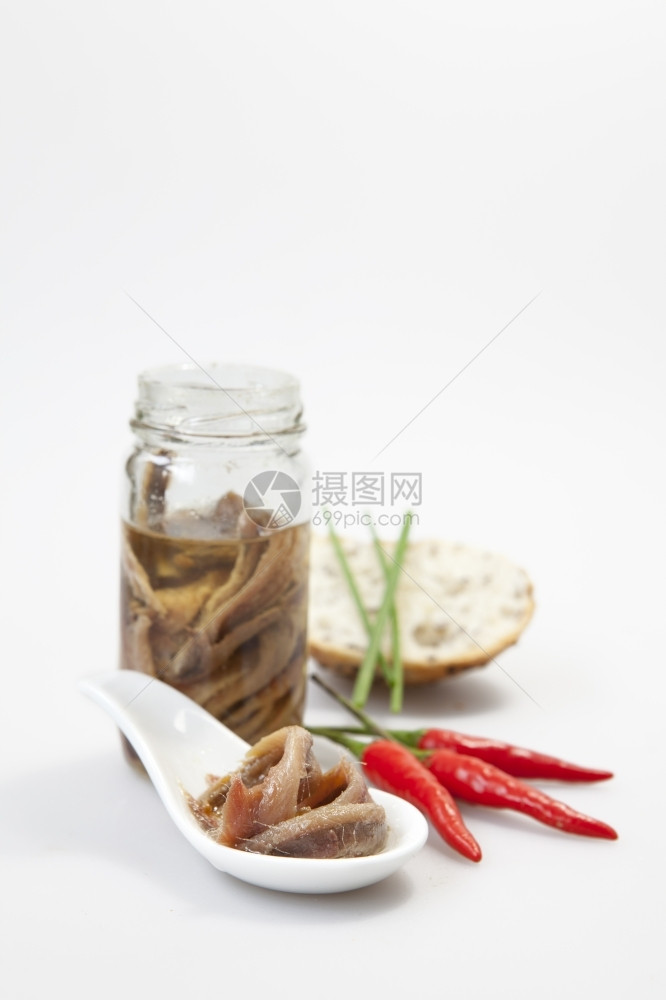 开胃菜含白底油的美味咸凤尾鱼热的食欲图片