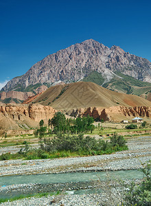 夏天Rver河谷古尔查帕米公路吉斯坦中亚景观旅行图片
