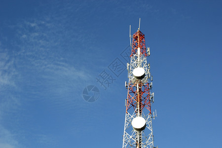车站电话具有美丽的天空背景电讯塔Tall中继器图片