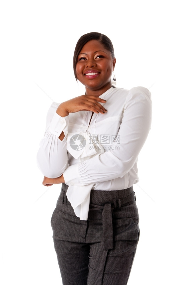 白色的哈基又穿着白衬衫和灰色短裤站立笑着孤无援的非洲美籍女商业家们裤子图片