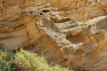 有质感的石破裂自然地多孔岩石的斜坡背景图片