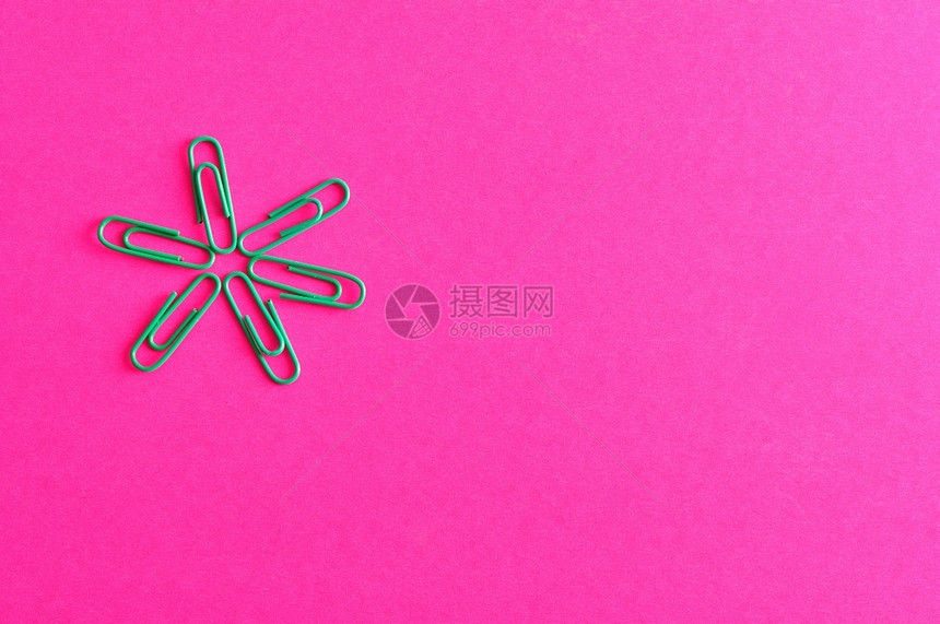 目的工具粉色星由纸剪辑制成图片