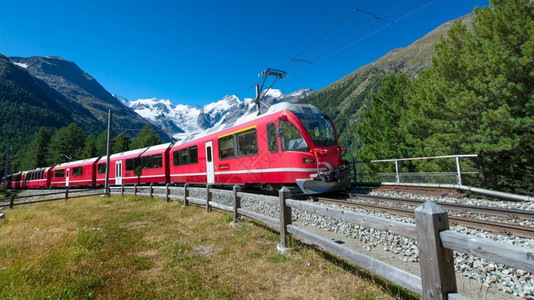 冰川铁路瑞士人山火车伯尼娜快穿越阿尔卑斯山图片
