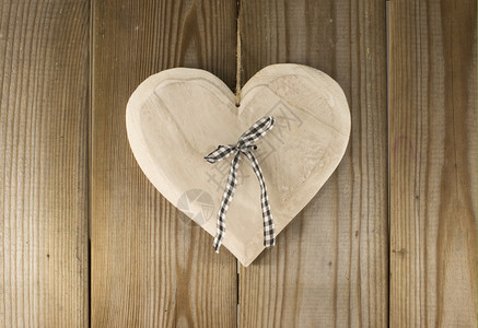 装饰风格木背地上的情人节心形图纪念浪漫的背景图片