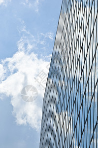 具有许多建筑物的现代高化办公大楼的杜塞尔多夫高图片