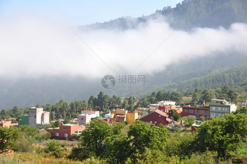 典型的屋爬坡道泰纳里费岛加那利山村图片