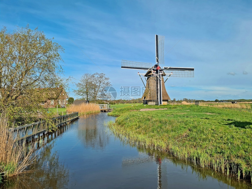 荷兰农村的Oodker风车来自荷兰语弗里斯磨图片