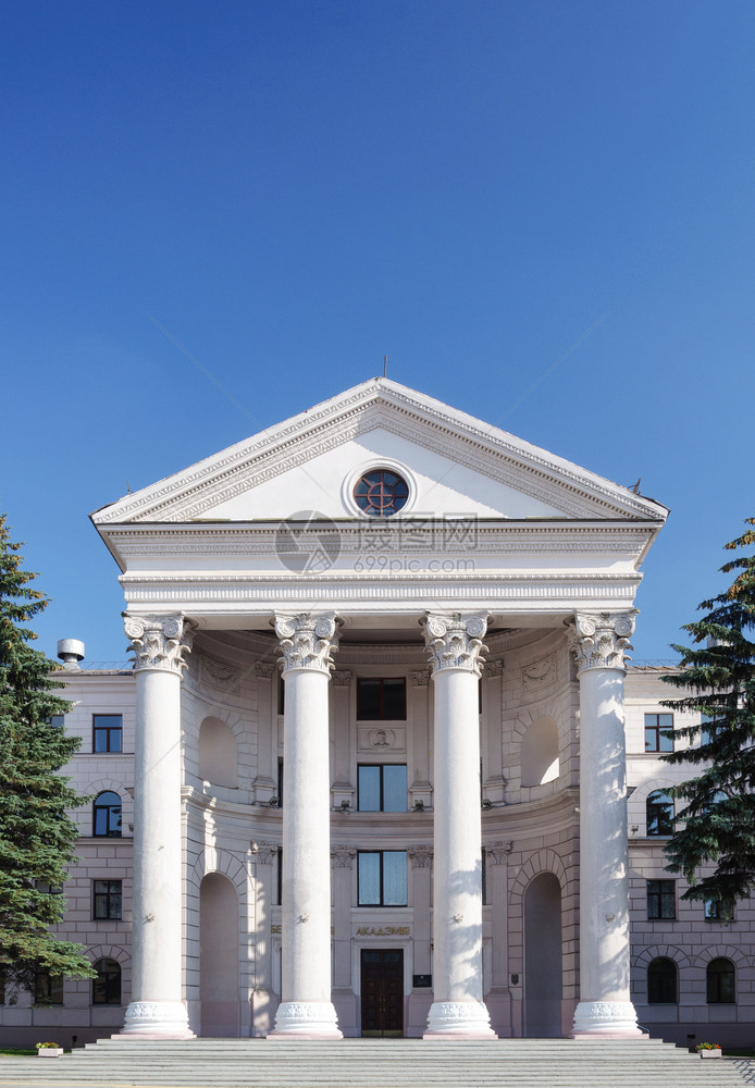 柱子白俄罗斯明克音乐学院1958年建筑在自由广场上于198年建造教育成图片