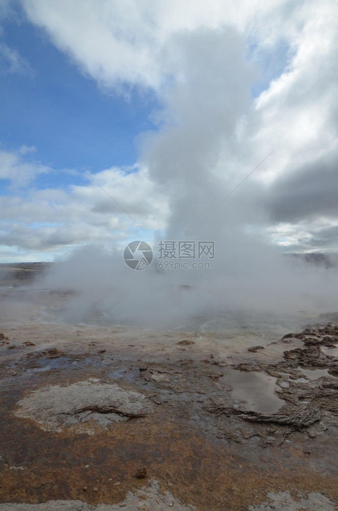 喷泉Haukadulur冰岛在该区域非常活跃地开展测修动自然景观图片