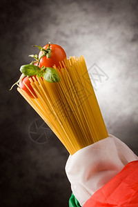 粘贴意大利面条照片上有意大利配料食物图片