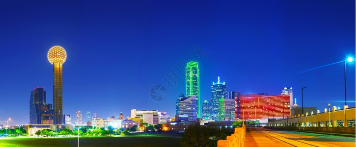 晚上摩天大楼状态全景达拉斯夜里TX图片