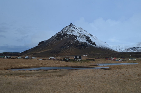 半岛冰阿纳斯塔皮村位于帕费尔山基地农村岩石图片