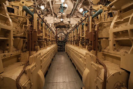 压力隔间热发动机室的潜水艇柴油机图片