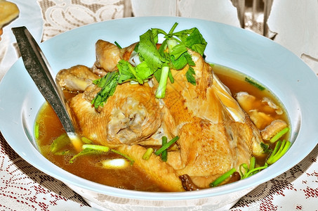 厨师亚洲风格的鲜鸡碗一顿饭图片