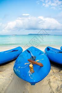 海滩上的皮划艇户外船岛图片