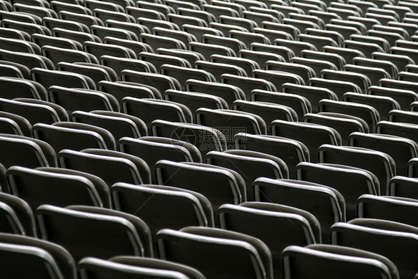 灰色的编号足球体育场的座位空图片