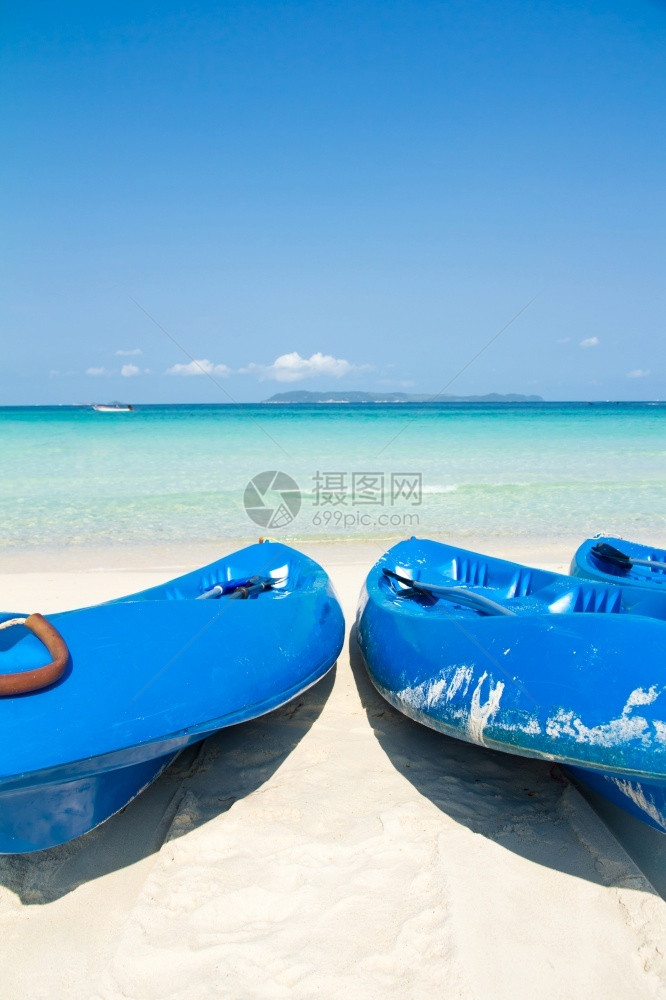旅游客海滩上的皮划艇户外图片