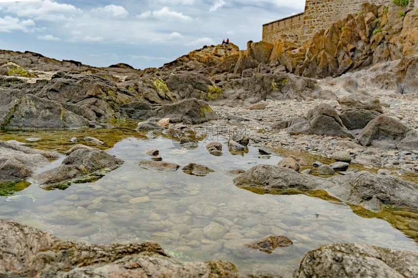 地平线浪漫的桑圣马洛旅游景点城堡垒和海水景图片