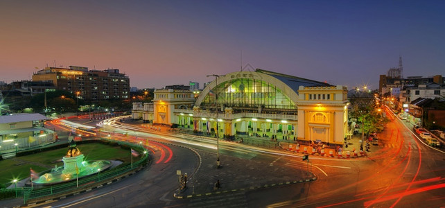 中央泰国曼谷市华灯红火车站泰国曼谷市华灯红火车站城市建筑学背景图片