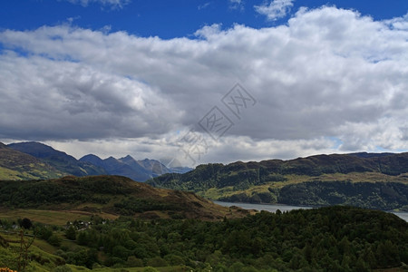 苏格兰人夏季高地的LochDuich水英国图片