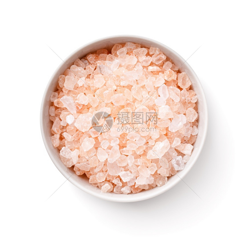 粉色的最佳香料白碗中的粉色盐孤立在白底背景上岩石盐不是黑沙拉扬风景来自白碗中的粉红岩盐图片