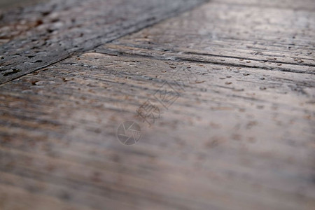 有质感的木板桌面上雨滴背景摘要地面桌子图片