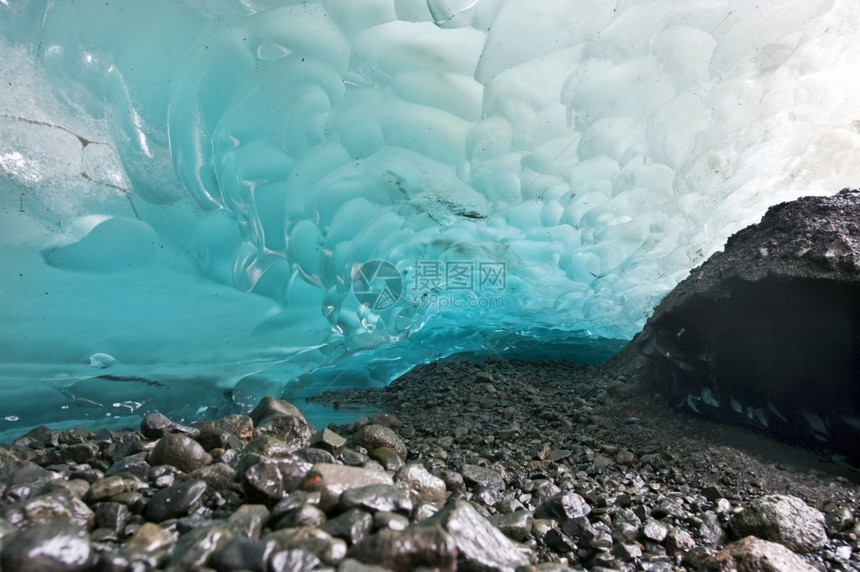 冰碛全球升温导致世界最大的水库之一即冰川撤回导致海平面上升洪水和新湖泊的形成冰岛佛拉霍克川底部下岛Flaajokol冰川下层融化图片