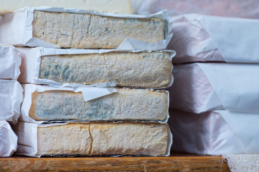 生产木架上传统工匠奶酪组成结构乳制品轮子图片